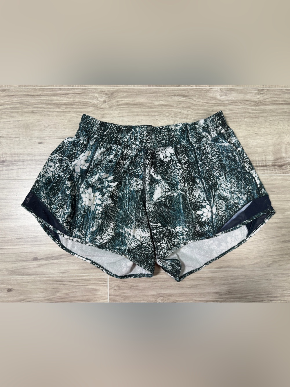 Lululemon Hotty Hot Short II *Long 4"